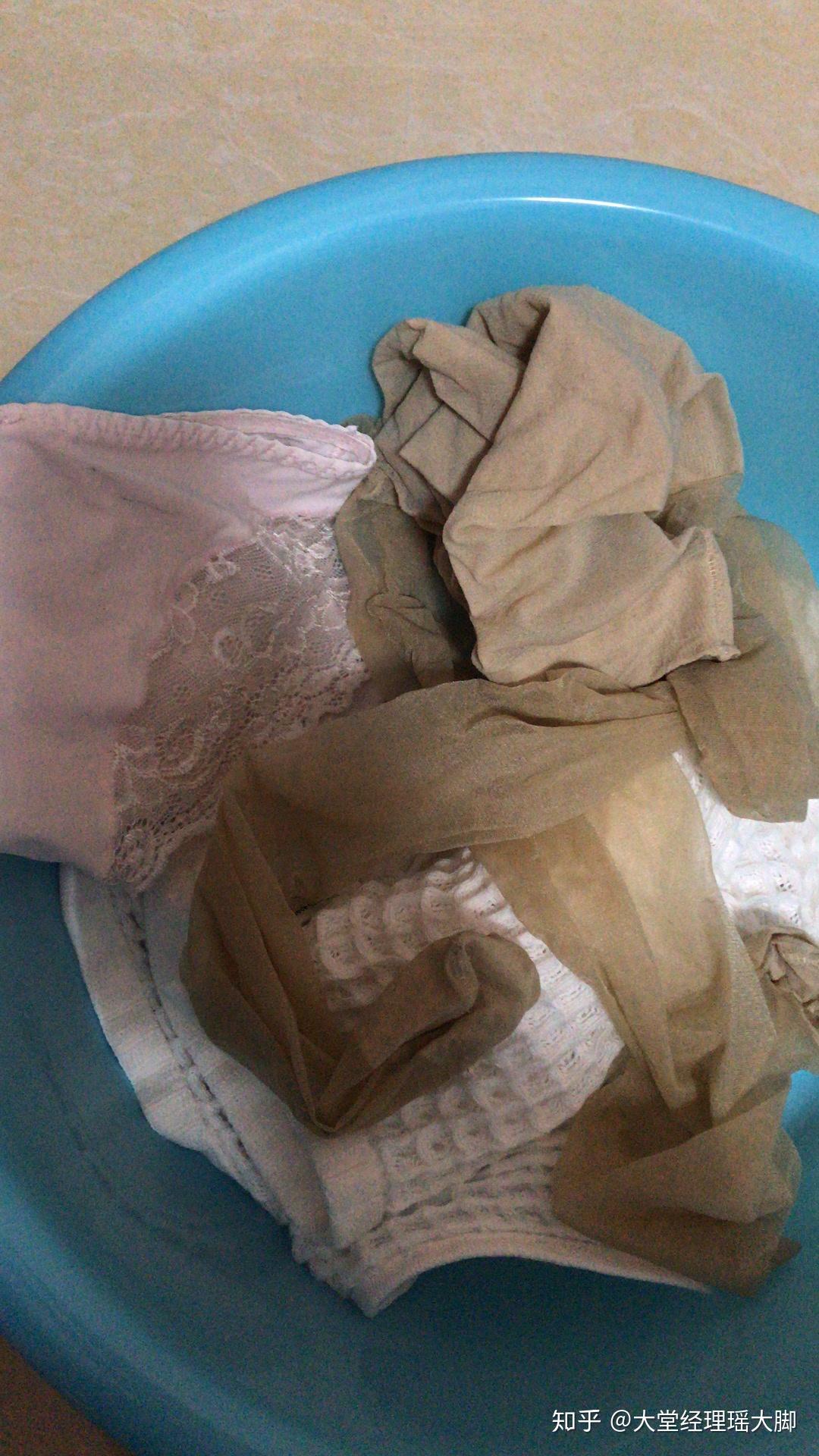 女孩穿过的丝袜回到家会放在哪里