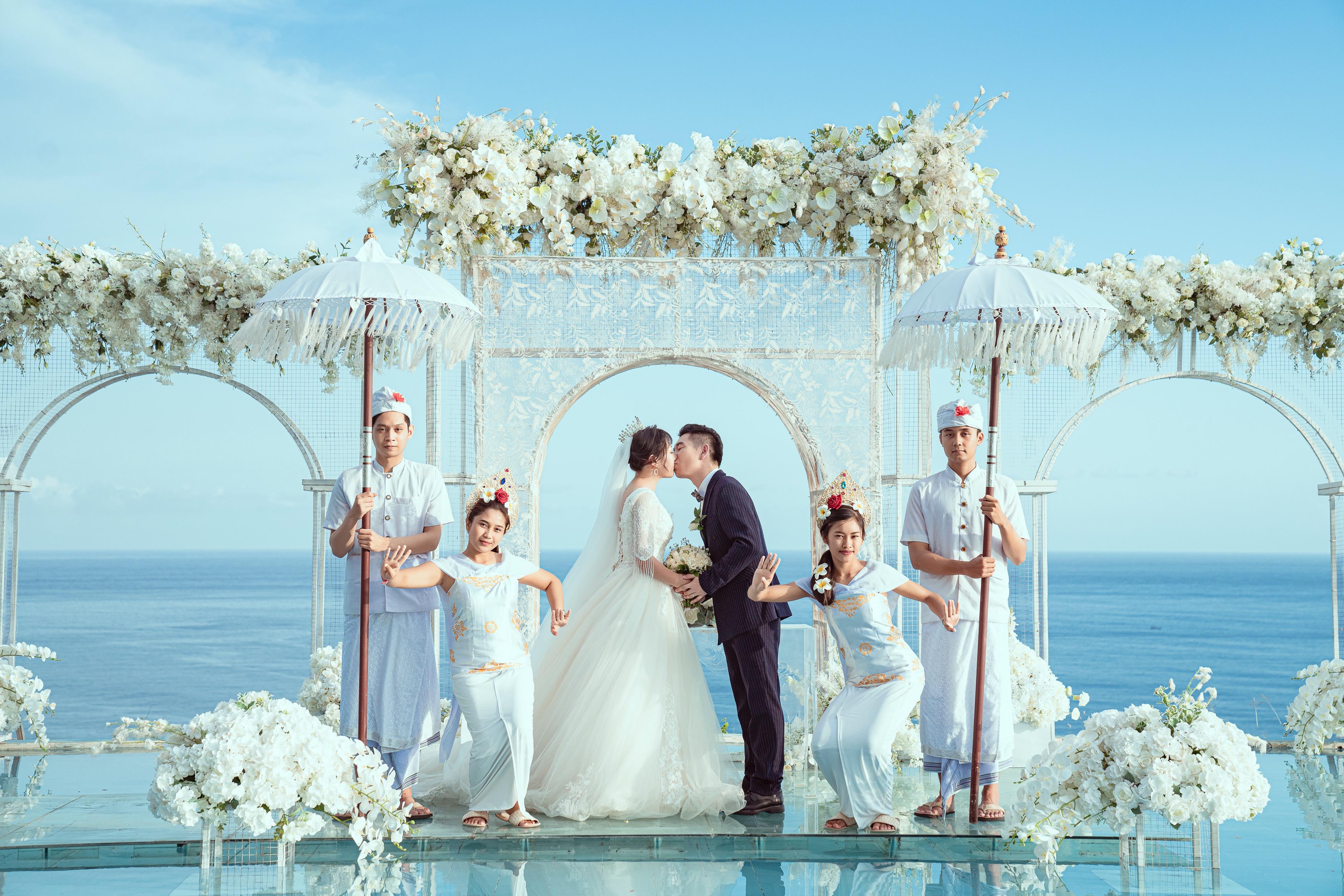 戴先生的巴厘岛天空之镜婚礼照片婚纱照__巴厘岛海外婚礼_婚纱摄影_旅行结婚_婚庆策划公司_蜜月时光海外婚礼