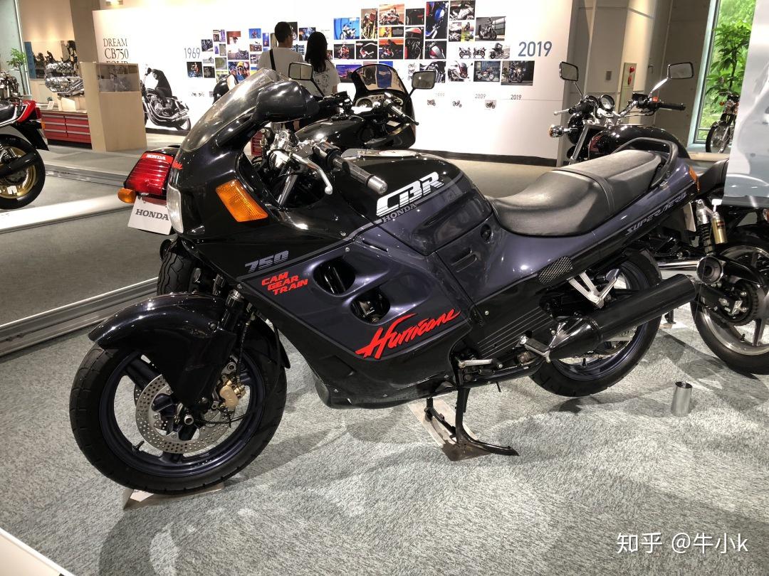 cb1300 super four,被很多人喜欢,超强运动街车,重量做了减轻改进.