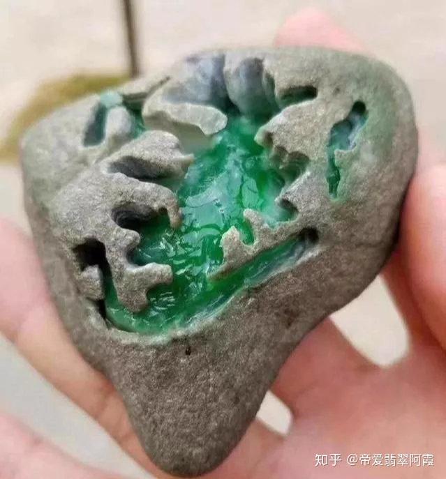 懂翡翠原石赌石各种皮壳和它们各场口特征让你瞬间5000变五十万 - 知乎