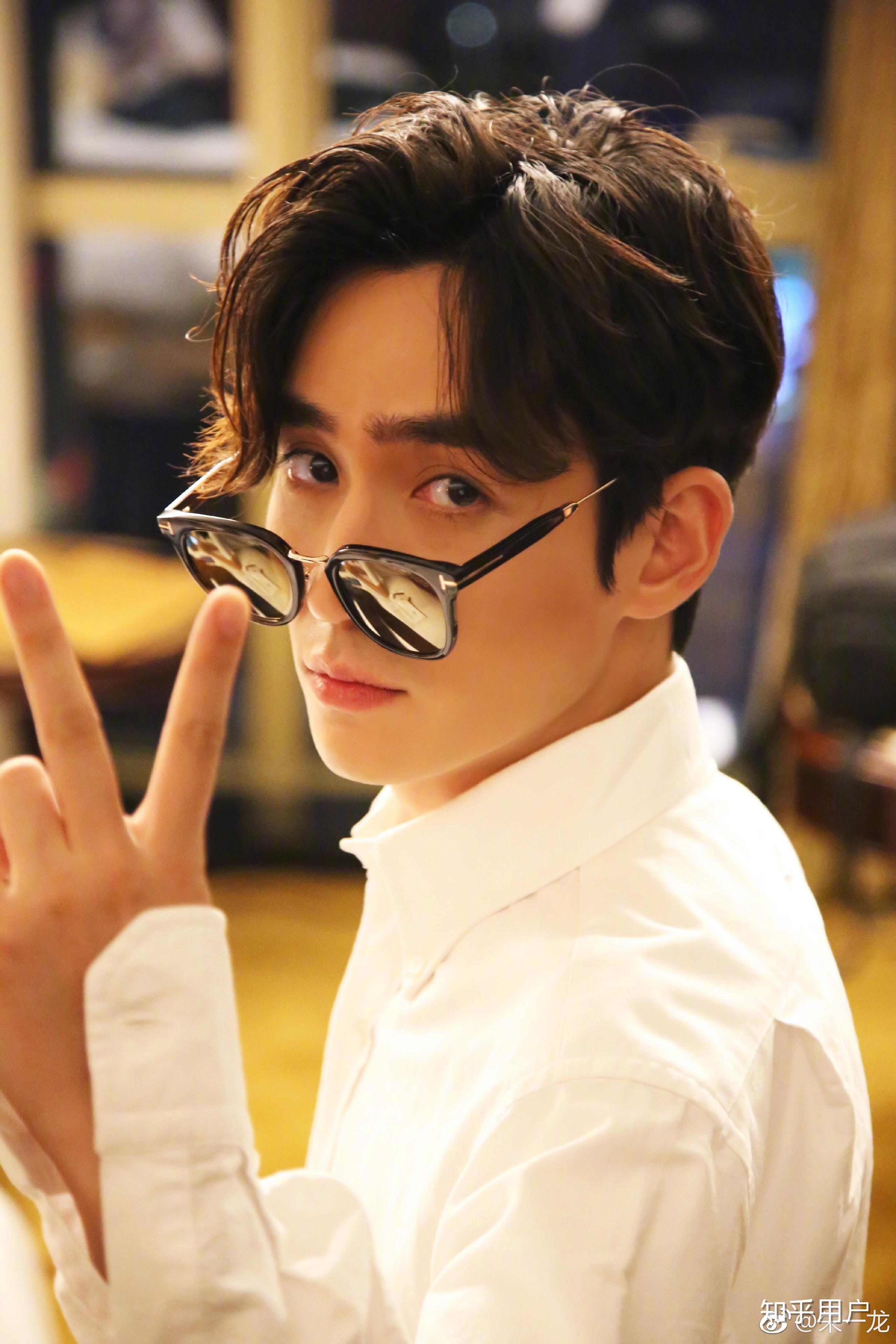 如何评价朱一龙的长相? - 知乎