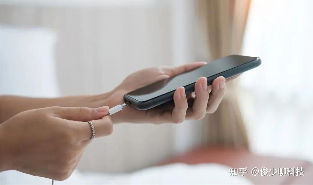 手机充到到100%再拔?原来我们都错了,正确充电方式延长电池寿命 - 知乎
