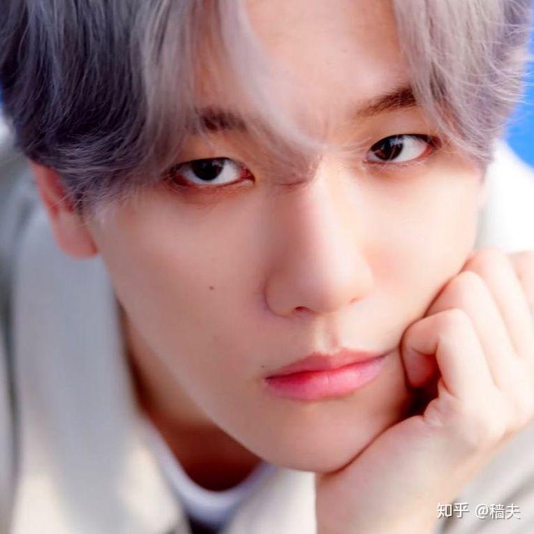 请问边伯贤嘴角的痣到底在左边还是右边? - 知乎