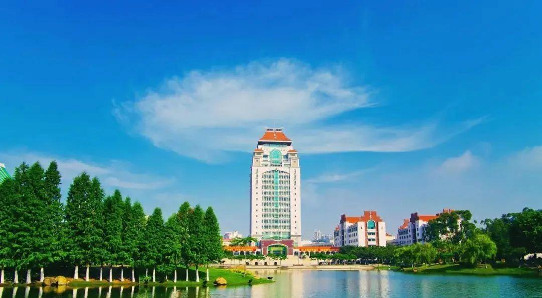 提起中国最美大学,少了厦门大学,仿佛就少了点公信力.