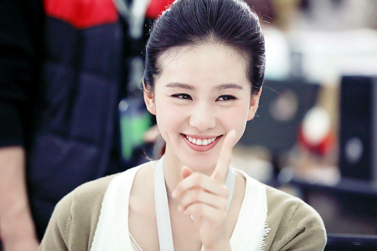 有没有一个你提起或看见名字就会嘴角上扬的明星? - 知乎