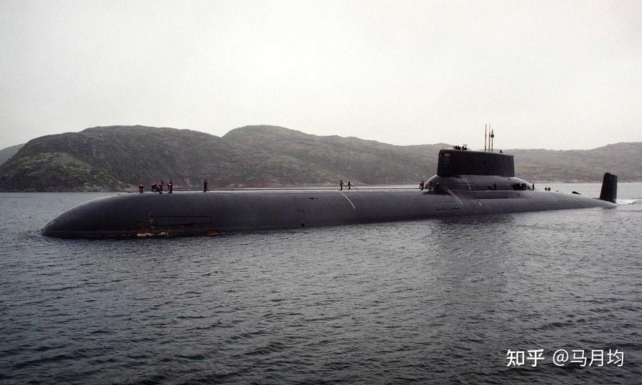 "也装上了世界最大的潜射导弹,p-39(前苏联编号)洲际导弹,代号"鲟鱼"