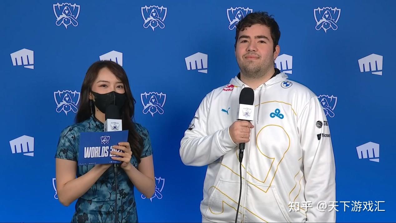 s11巨人型上单引热议身高接近两米美女主持人只到他肩膀