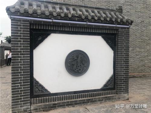 来为你家的围墙选个合适的砖雕福字挂件装饰吧