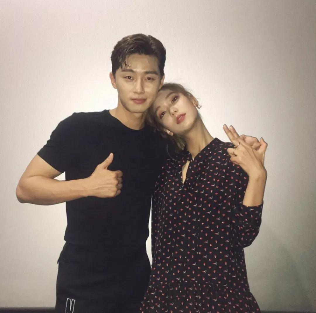 金高银20她是高级脸的大势模特李皓京单眼皮可甜可盐的穿搭更是收割