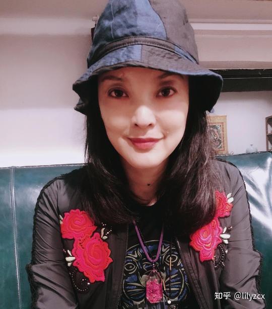 第二任夫人:杜星霖是1982年出生的,是土生土长的连云港人,1982年出生