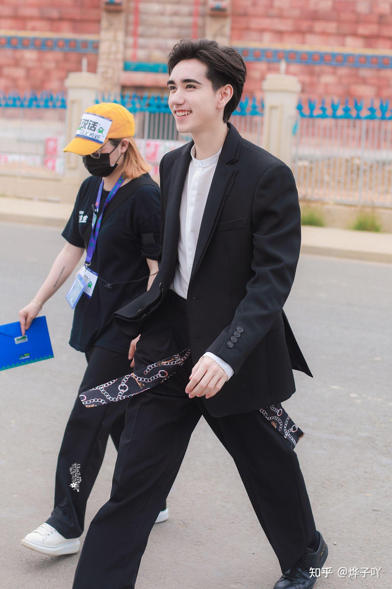 可以发下日本混血男团交叉点的照片吗? - 知乎