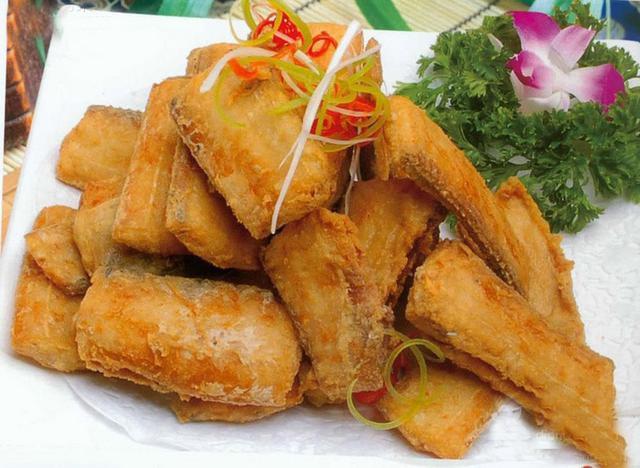 干炸带鱼如何才能做到酥脆鲜嫩不散裹粉是关键一步