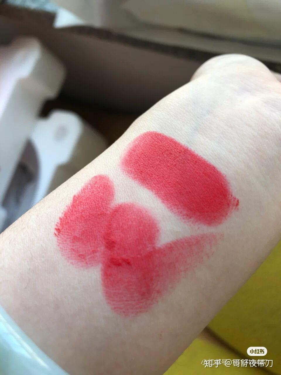 给在银行工作的姐姐送一支口红,什么色号好呢 送一个500左右的?