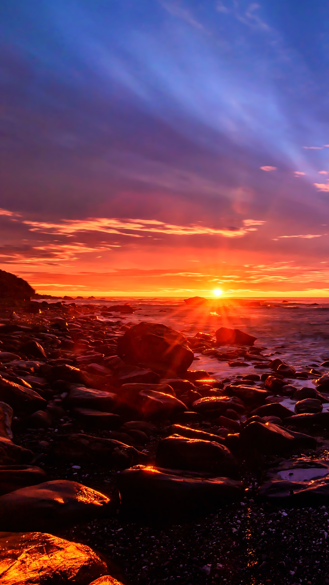 有没有落日或者夕阳加真人的那种壁纸有点类似暖色调的壁纸在线等谢谢