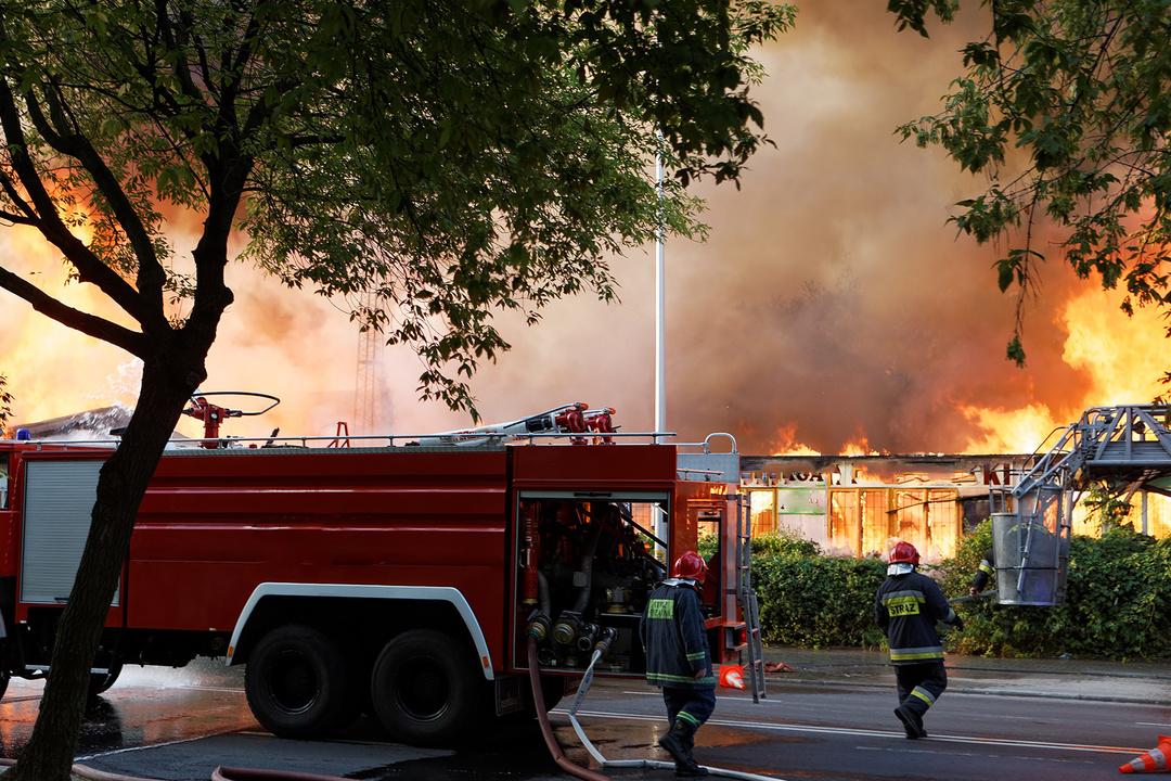 灭火方式不正确,都不能有效控制和扑灭火源,甚至还会加速火势的蔓延!