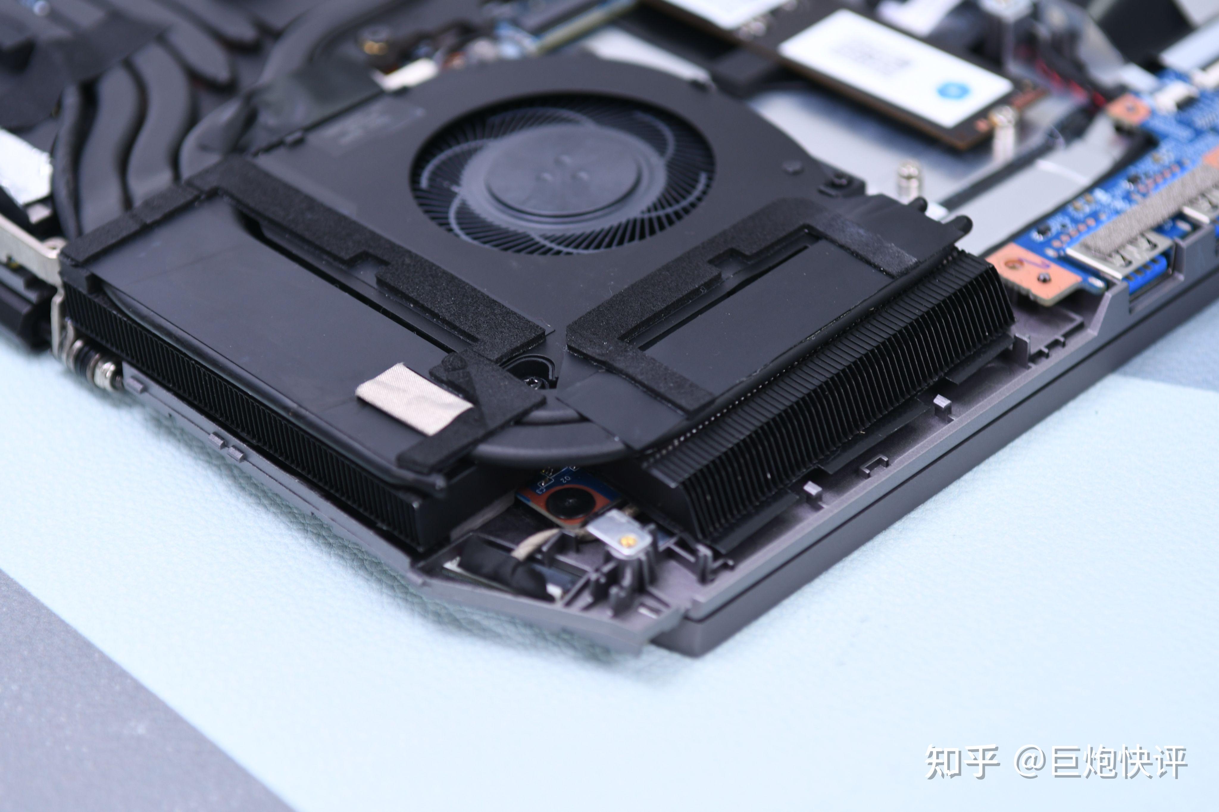 机械革命钛钽plus星际银游戏本开箱拆解