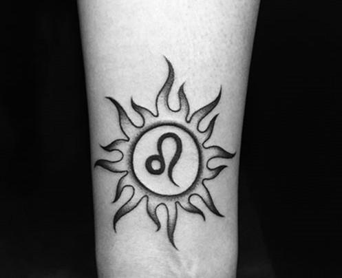 太阳作为纹身图案也可以直接纹上狮子座的占星符号狮子座的人选择纹身
