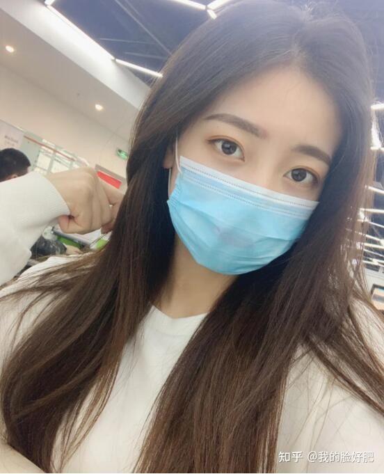 20岁的女生如何改善皮肤暗黄和黑眼圈