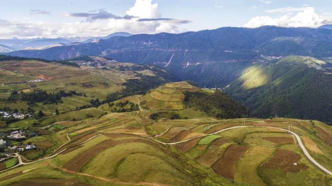 横断山脉的形成一直是中国人和中南半岛各国人民津津乐道的话题.