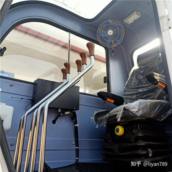 汽车式起重机和轮胎式起重机的区别 - 知乎