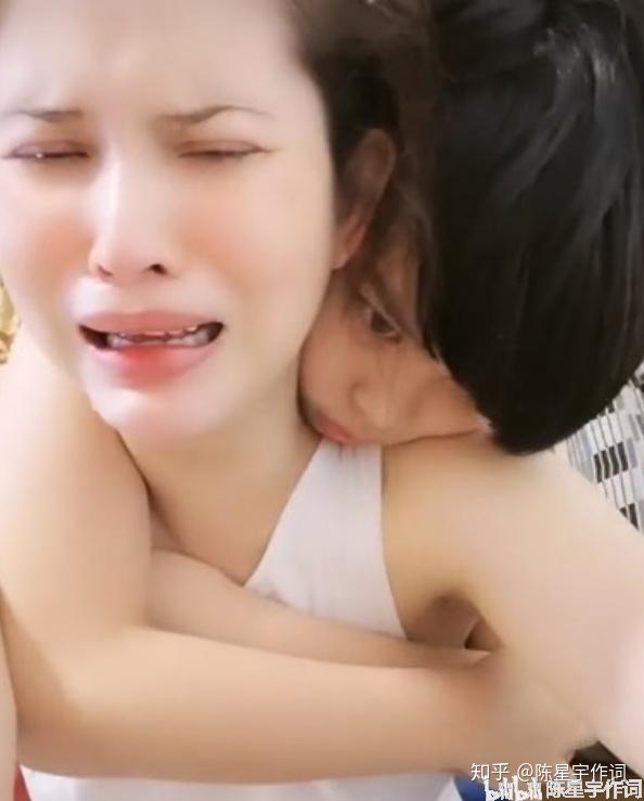 泰国女歌手anniebrook在tiktok海外版抖音突然暴风哭泣接下来一幕却