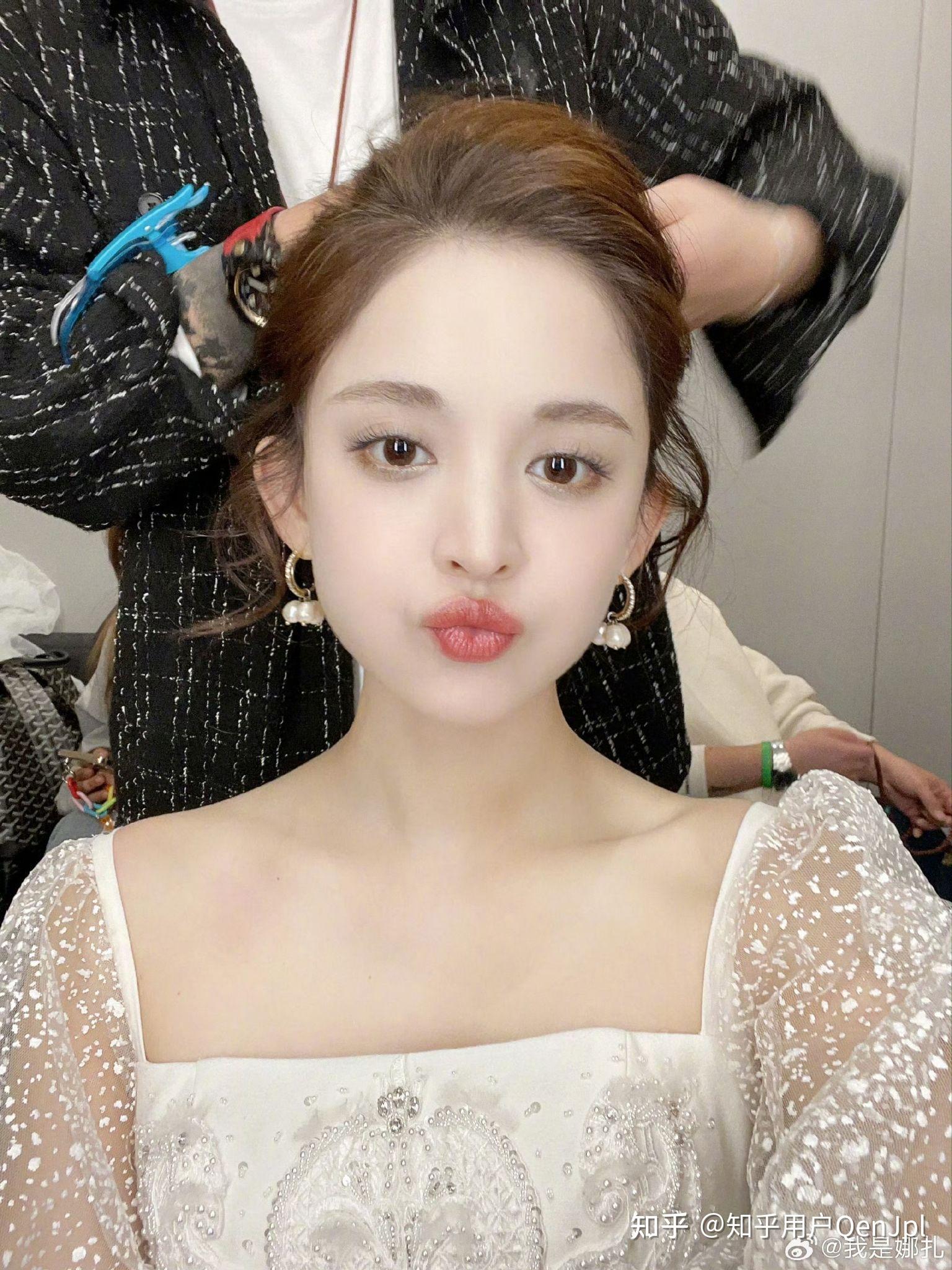 同样是新疆美女,迪丽热巴,古力娜扎,哈妮克孜,大家觉得谁好看? - 知乎