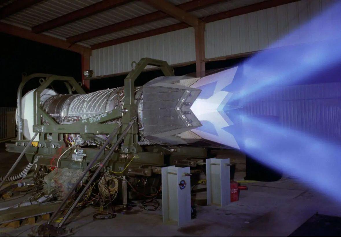 涡扇15发动机已经装上歼20进行试飞,大家对此有何看法?