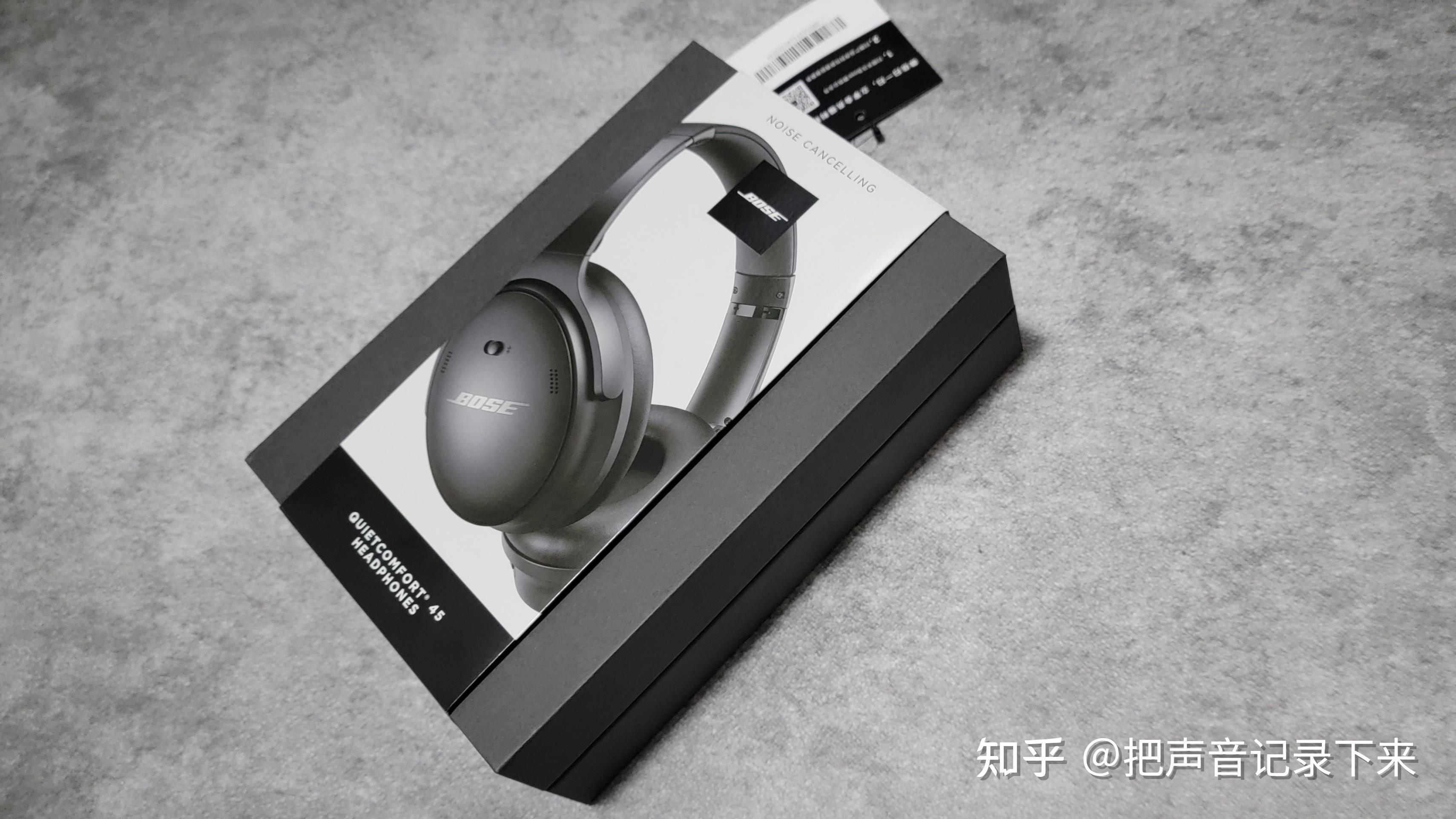 bose qc45头戴式降噪耳机包装主要内容:耳机收纳盒type-c充电线2.