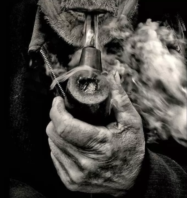 什么样的照片适合后期修成黑白