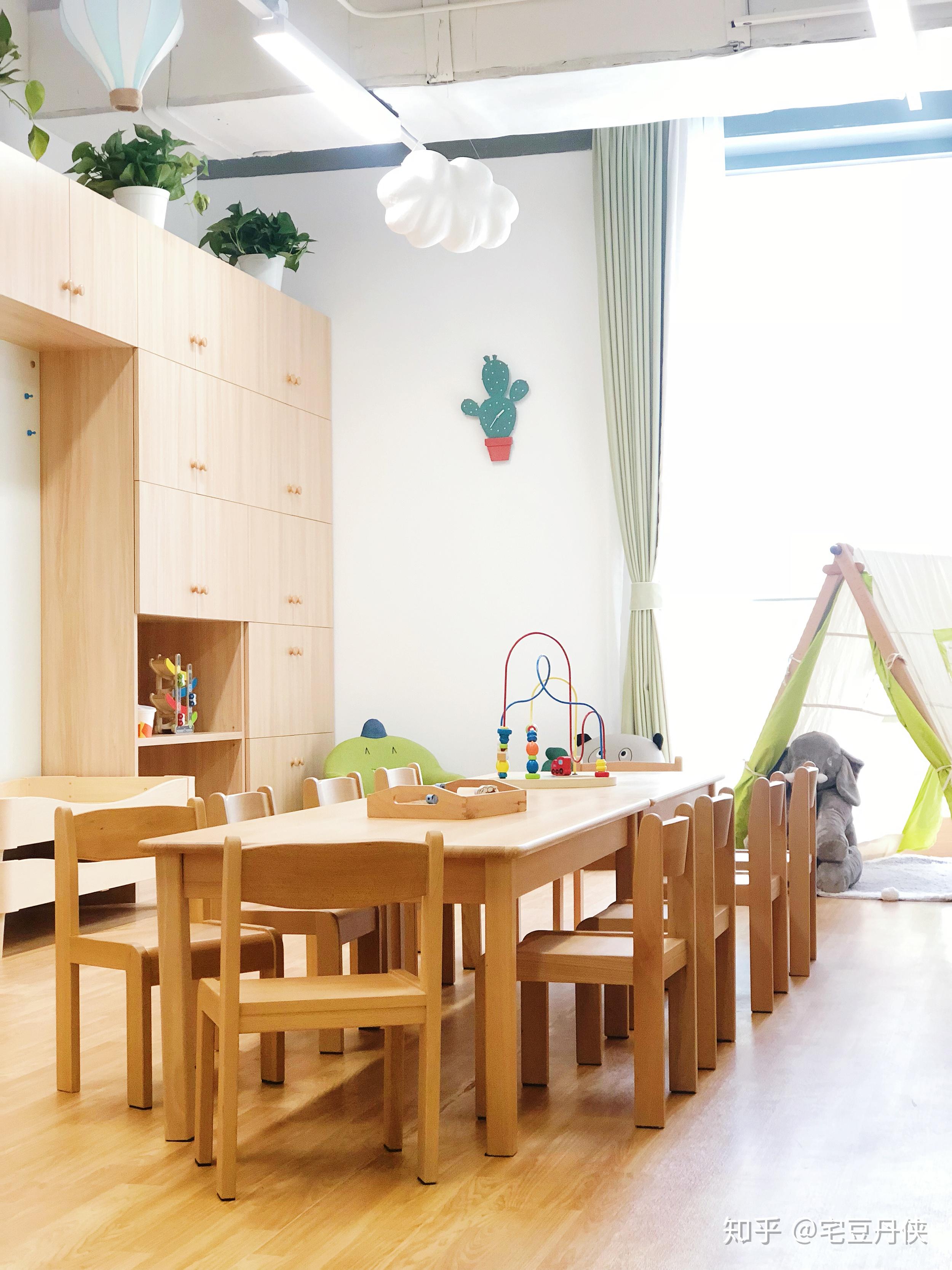 课室三一览几间教室的壁纸设计的都是不同的内容,无一重复,将每一处