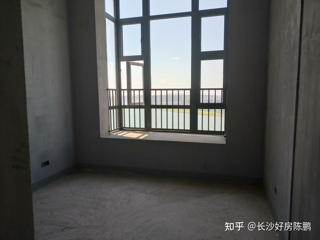 长沙市中心急卖：一线江景大平层，无敌景观340平340万 - 知乎