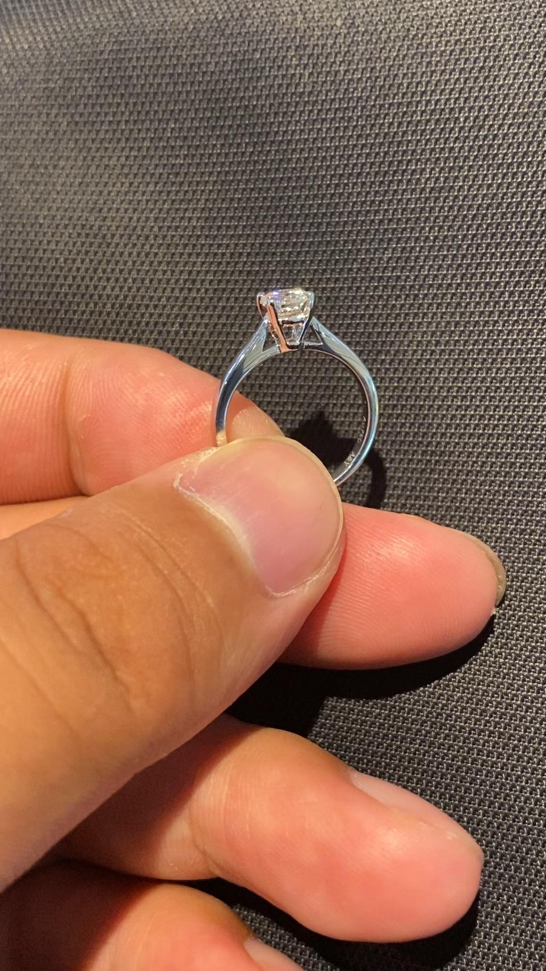 求婚戒指买一个还是买两个 v2-74591c405143096773e64334cc4e60e9.jpg