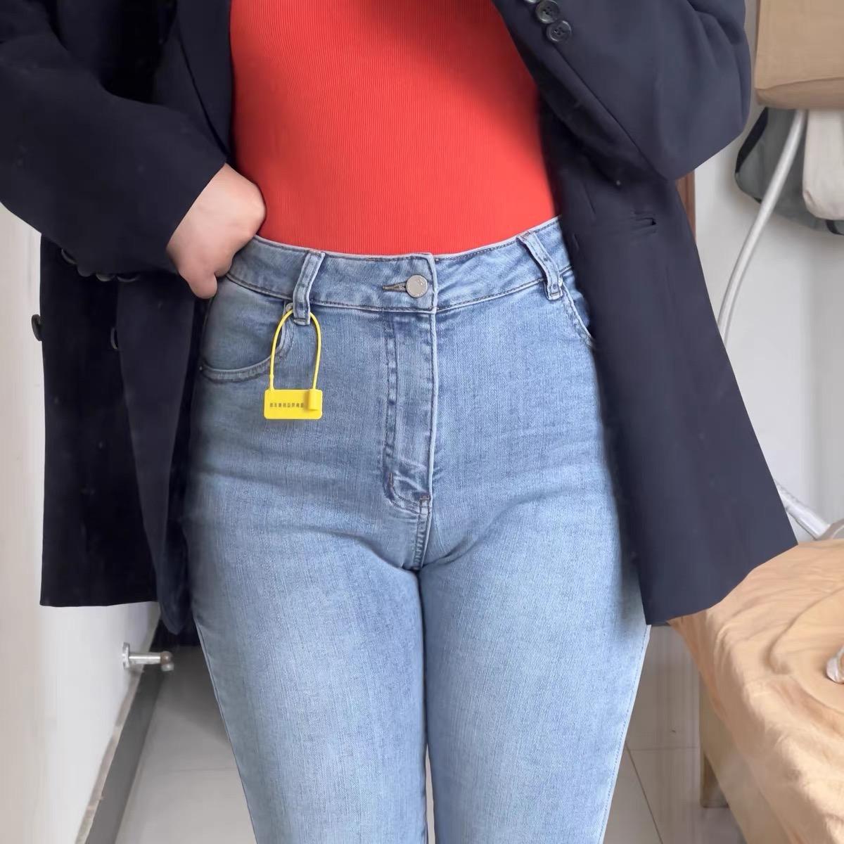 女生会不会觉得穿裤子三角区很尴尬?