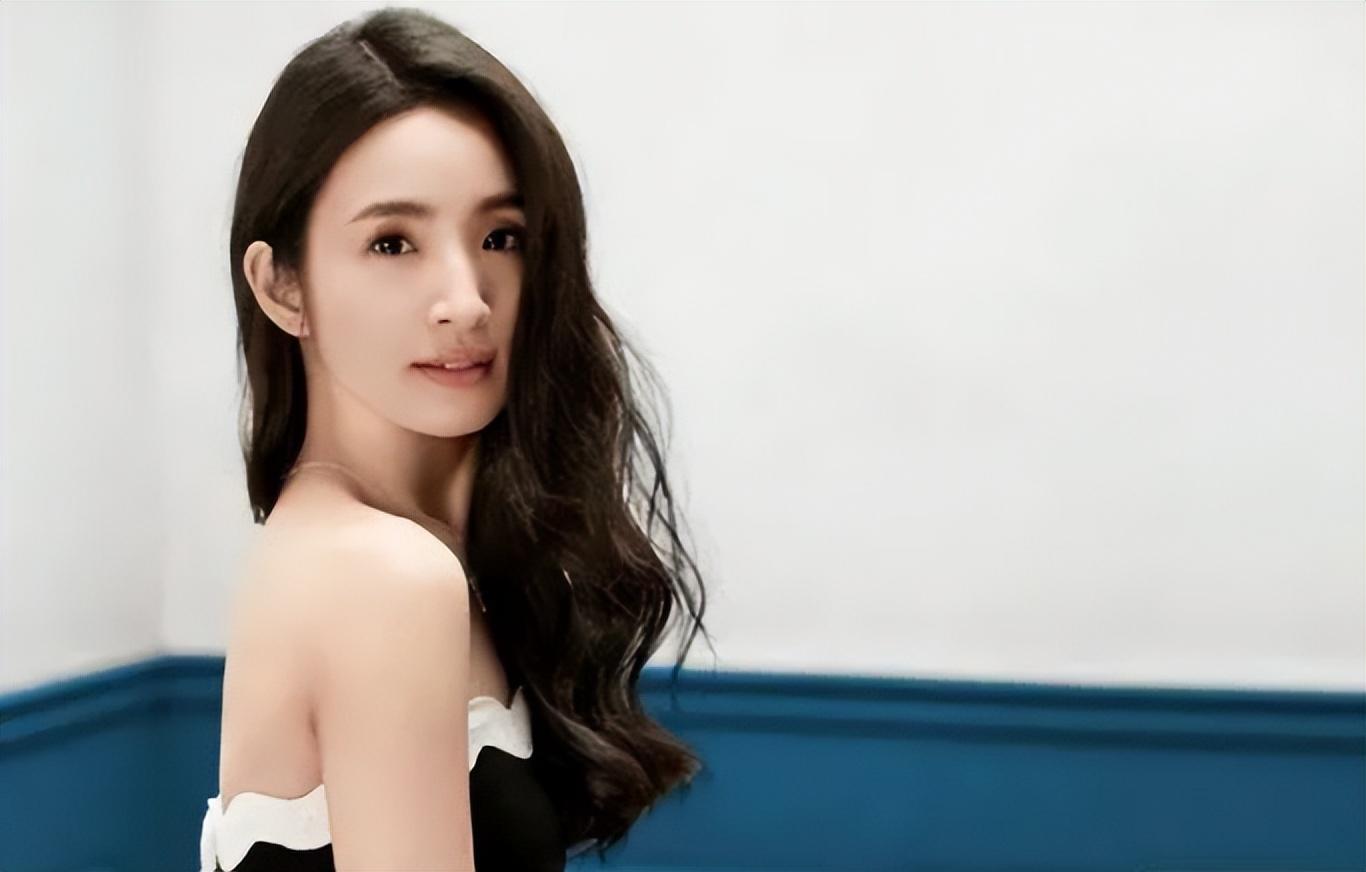 林依晨的母亲赚的钱不多,再加上要抚养两个孩子,林妈妈经常不得不用