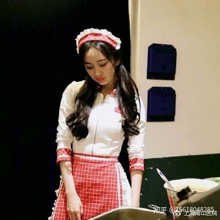 女仆装怎么穿才好看 v2-7470e8203f9ab982d88bbcfa471ae830_r.jpg