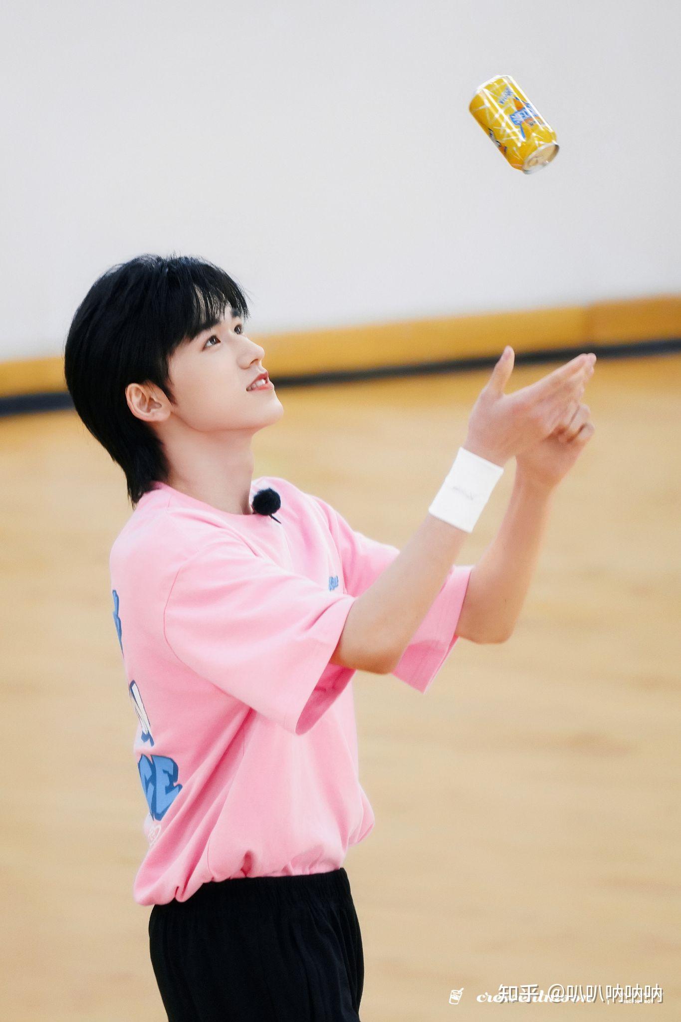 有没有宋亚轩运动的图片呀?tf家族运动会里的图也行? - 知乎