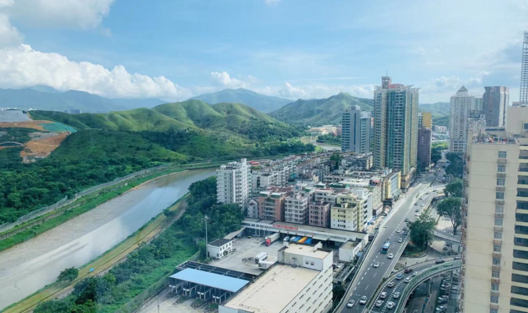 在距离深圳罗湖商业购物区仅数百米距离的沙岭坟场兴建"超级殡葬城"