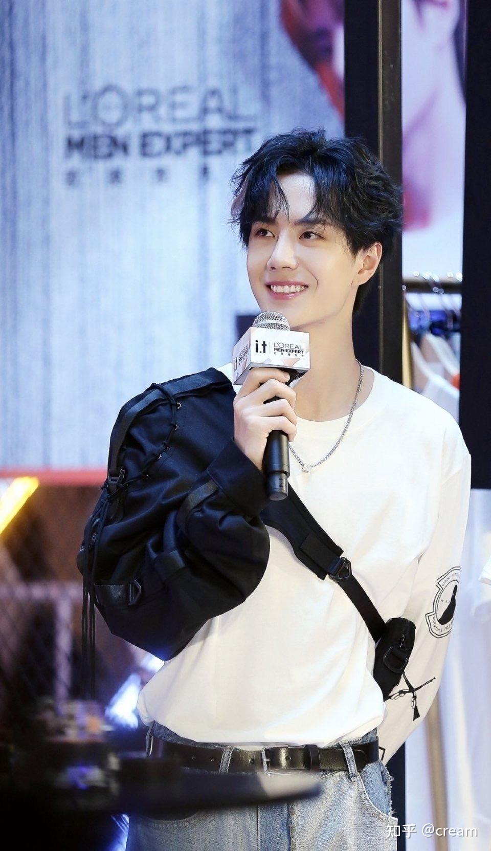 各位mtjj能上传一些自己最喜欢的王一博照片吗