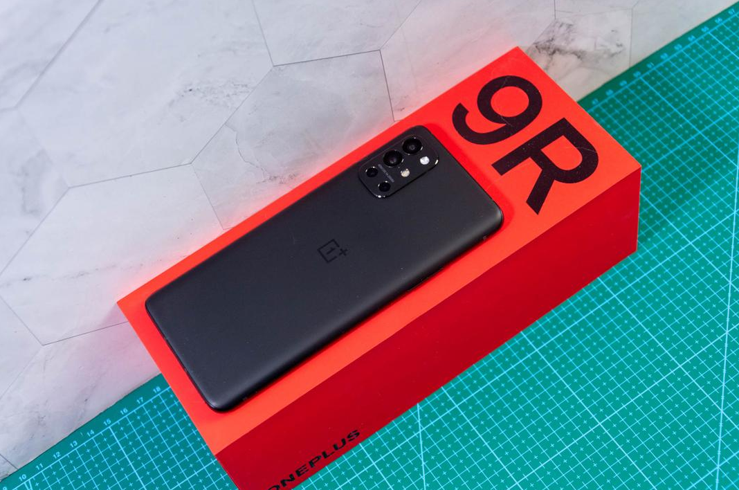 一加9r很离谱嘛2999我感觉还可以啊如果9r是8t换了个处理器那2999可以