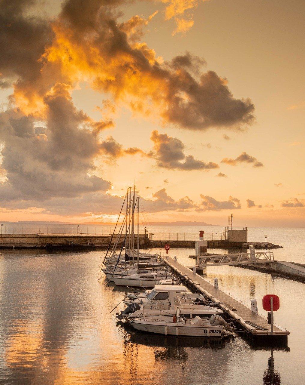 波光粼粼的海面