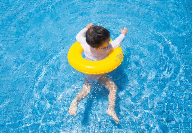夏天带宝宝学游泳这5点要注意减少宝宝溺水风险