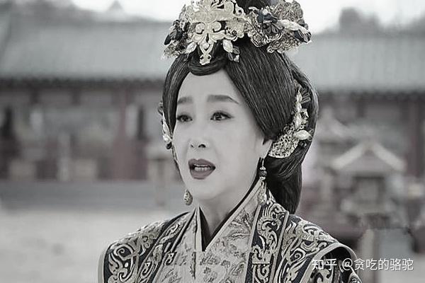 公元1085年,4岁的赵佶迎来了双重打击,先是他的父亲带着万分不甘离开