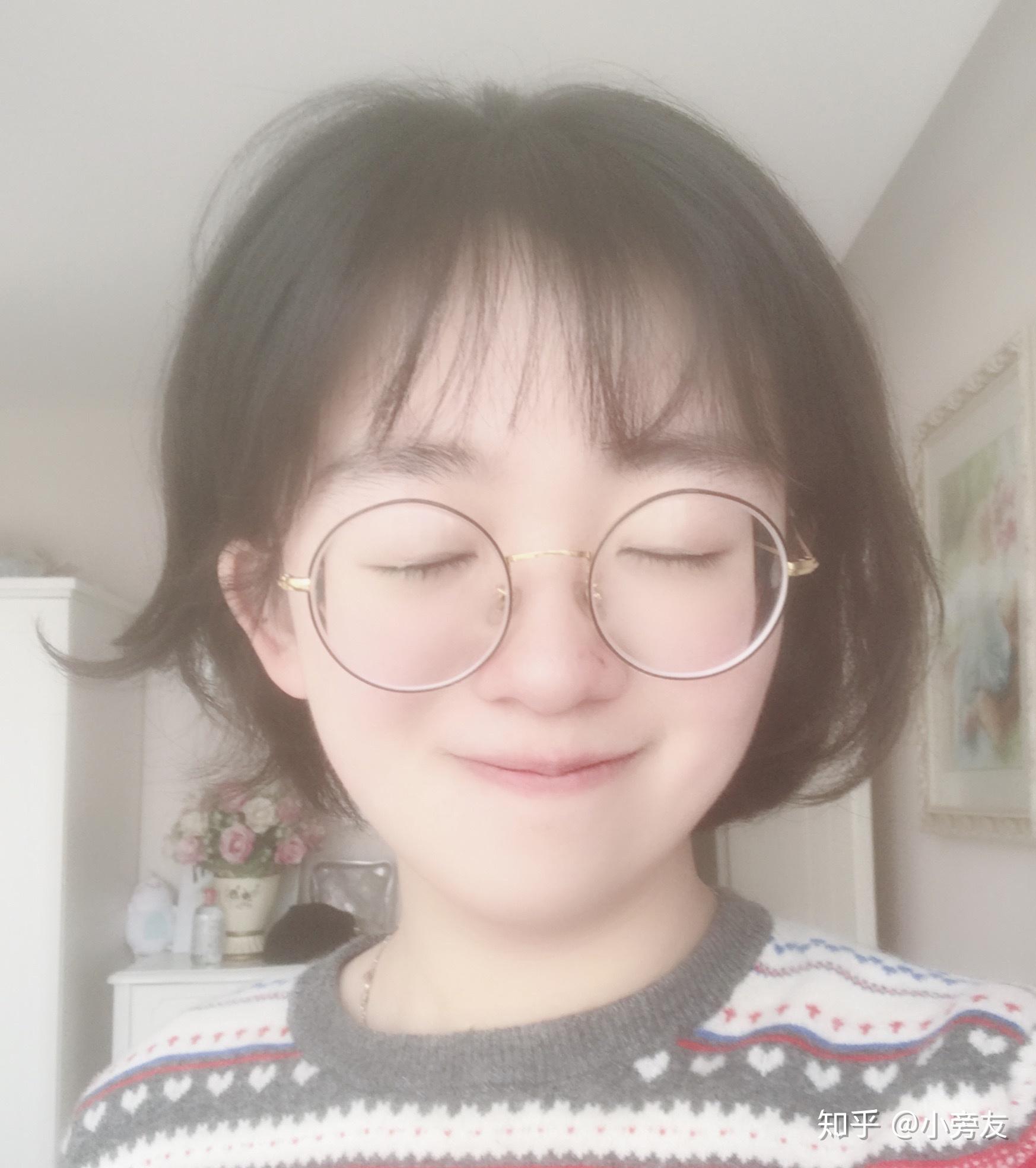 单眼皮小眼睛戴眼镜的女生剪短发是种什么体验