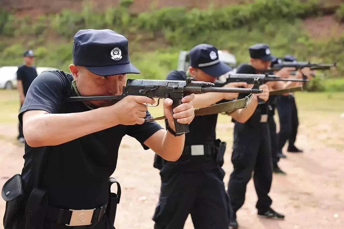 军事丨国产新一代09式军用霰弹枪，中国特种兵又获一近战利器-搜狐大视野-搜狐新闻