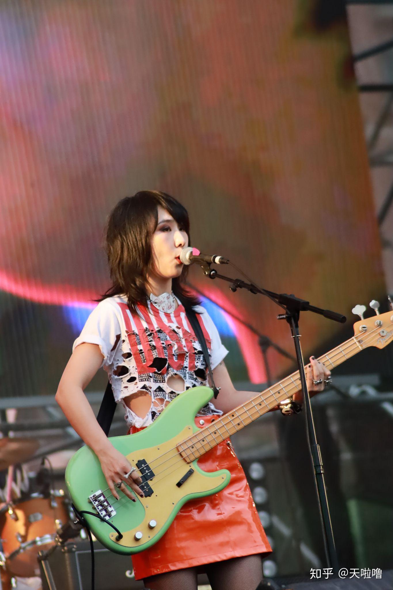如何评价新裤子乐队贝斯手赵梦