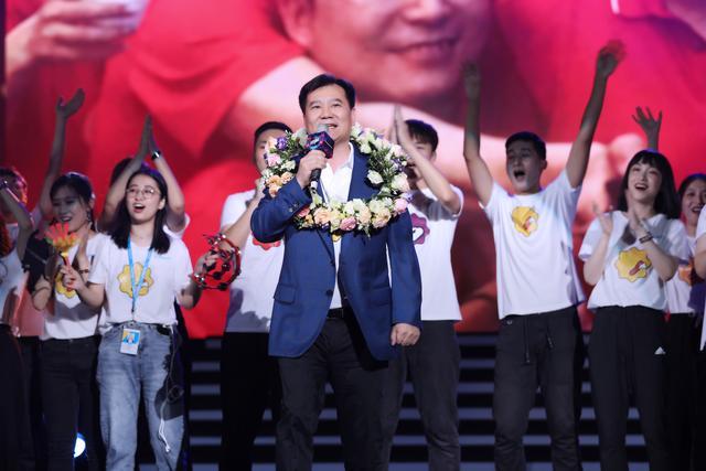 是商场名将，还是“潮流麦霸”解读25万苏宁人眼中的张近东 - 知乎