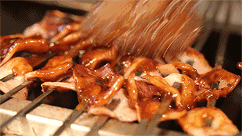 烤鱿鱼是任何时刻都不能抗拒的美味,只要一想到火候刚刚好的章鱼脚,那