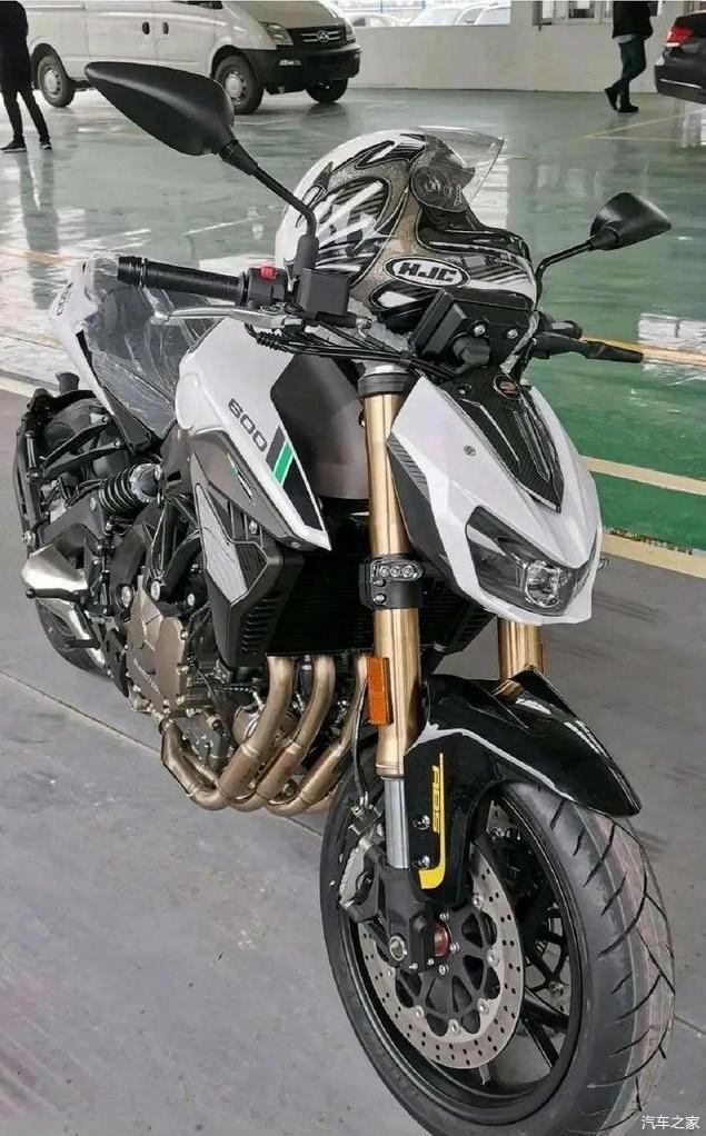 钱江srk600四缸街车更多细节配置曝光新品牌的首款车型分量十足