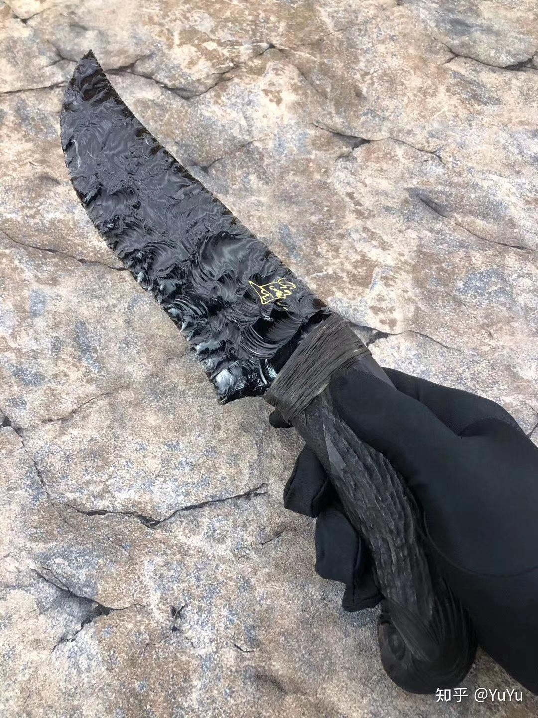 还原上万年前石器时代,打制手法,将原料石敲击成形,呈现原始之美,制作