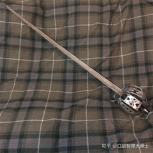 苏格兰Claymore究竟是双手剑还是单手剑? - 知乎